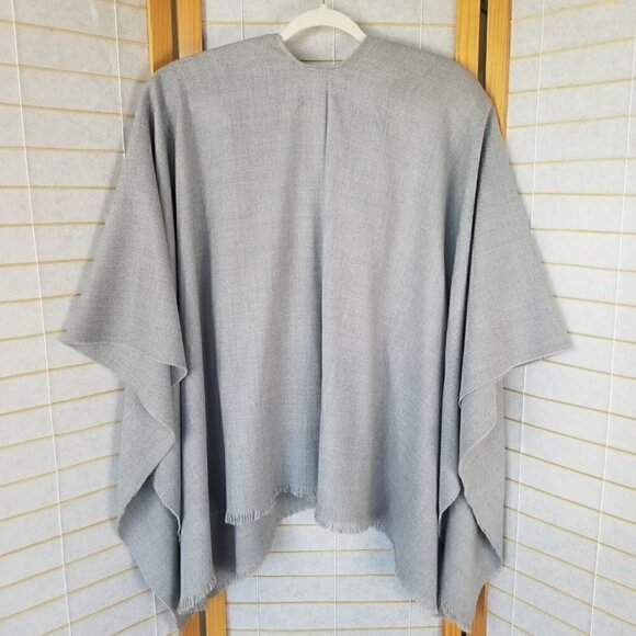 Calvin Klein Gray Flannel Wrap Scarf Poncho Toggle Close One Size Fits All - Picture 5 of 8